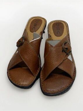 b.o.c. Brown Crisscross Leather Slide Wedge Sandals with Buckle Sz 8